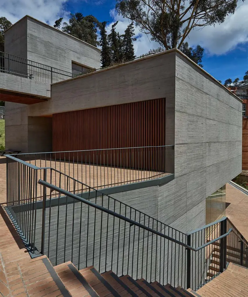 La caja de música: el edificio de la universidad de los andes, un escenario para vivir el arte La caja de música: el edificio de la universidad de los andes, un escenario para vivir el arte