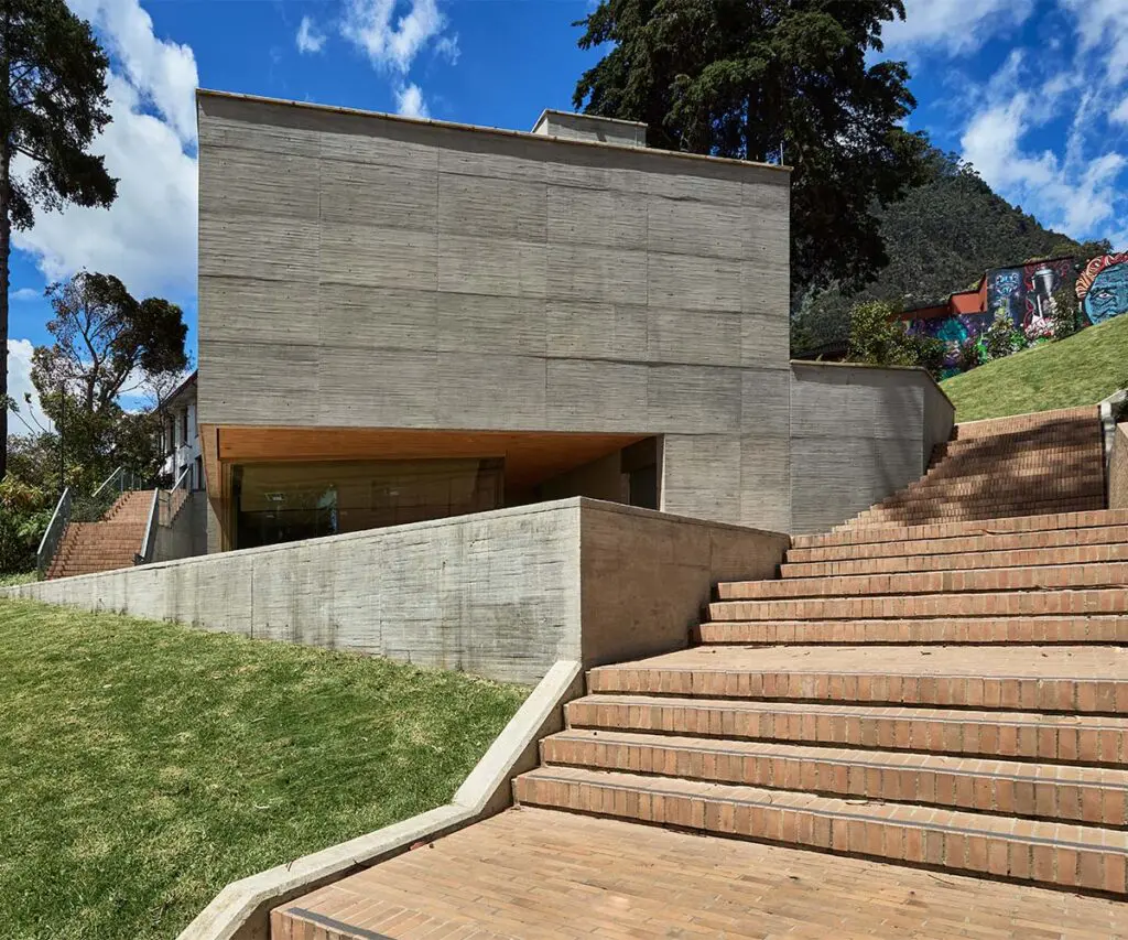 La caja de música: el edificio de la universidad de los andes, un escenario para vivir el arte La caja de música: el edificio de la universidad de los andes, un escenario para vivir el arte
