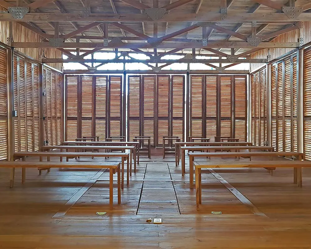 Arquitectura sensible que integra materiales locales y saberes tradicionales para conectar con el espacio