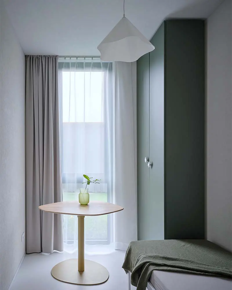 Un conjunto de casas hechas para descansar y trabajar rodeados de la naturaleza