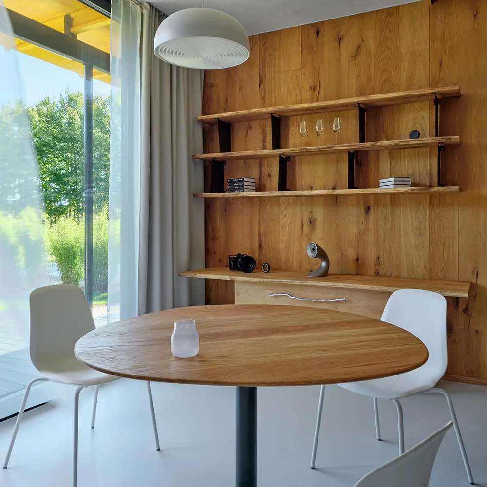 Un conjunto de casas hechas para descansar y trabajar rodeados de la naturaleza