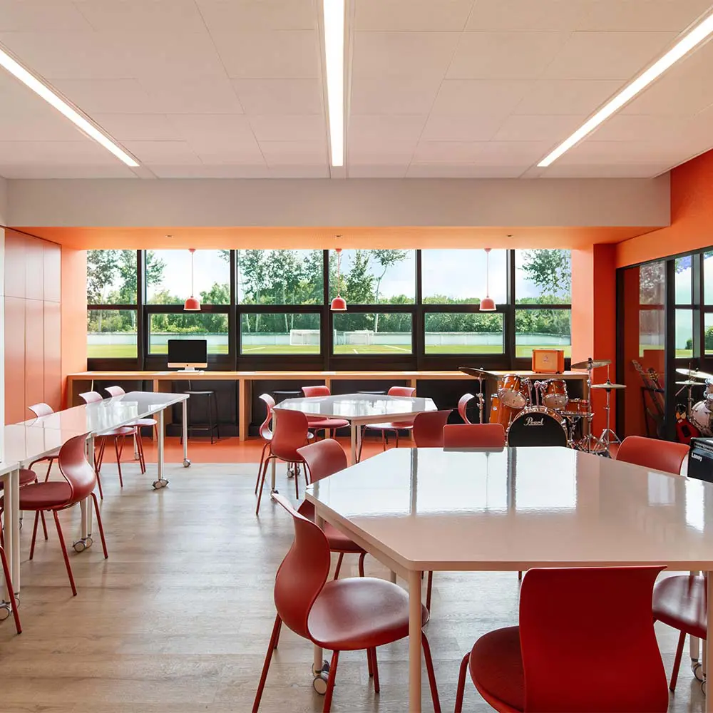 Una renovación institucional en china estructurada por la distribución, el sonido y el color Una renovación institucional en china estructurada por la distribución, el sonido y el color