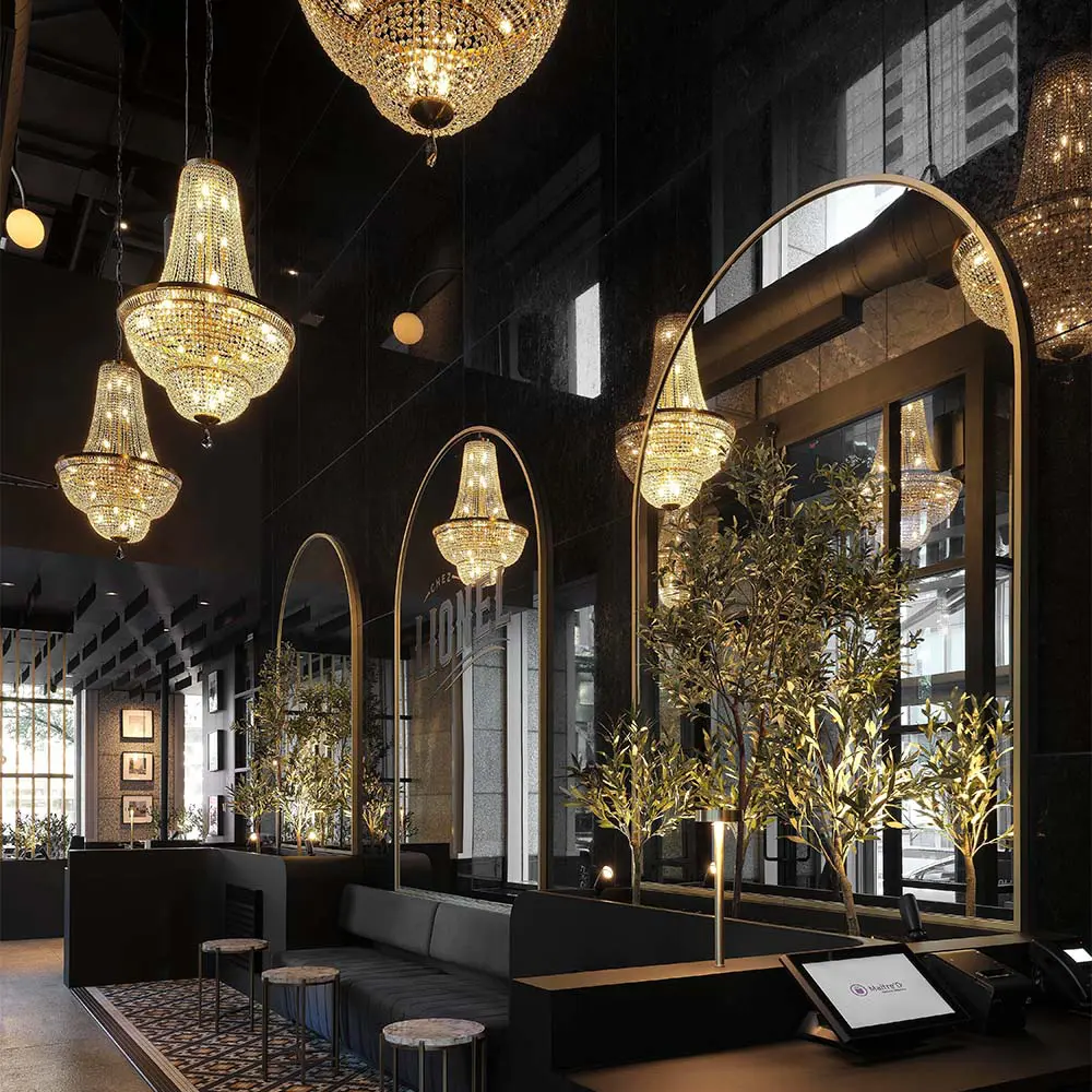 Un restaurante con una decoración ecléctica que revive un edificio de los años 90