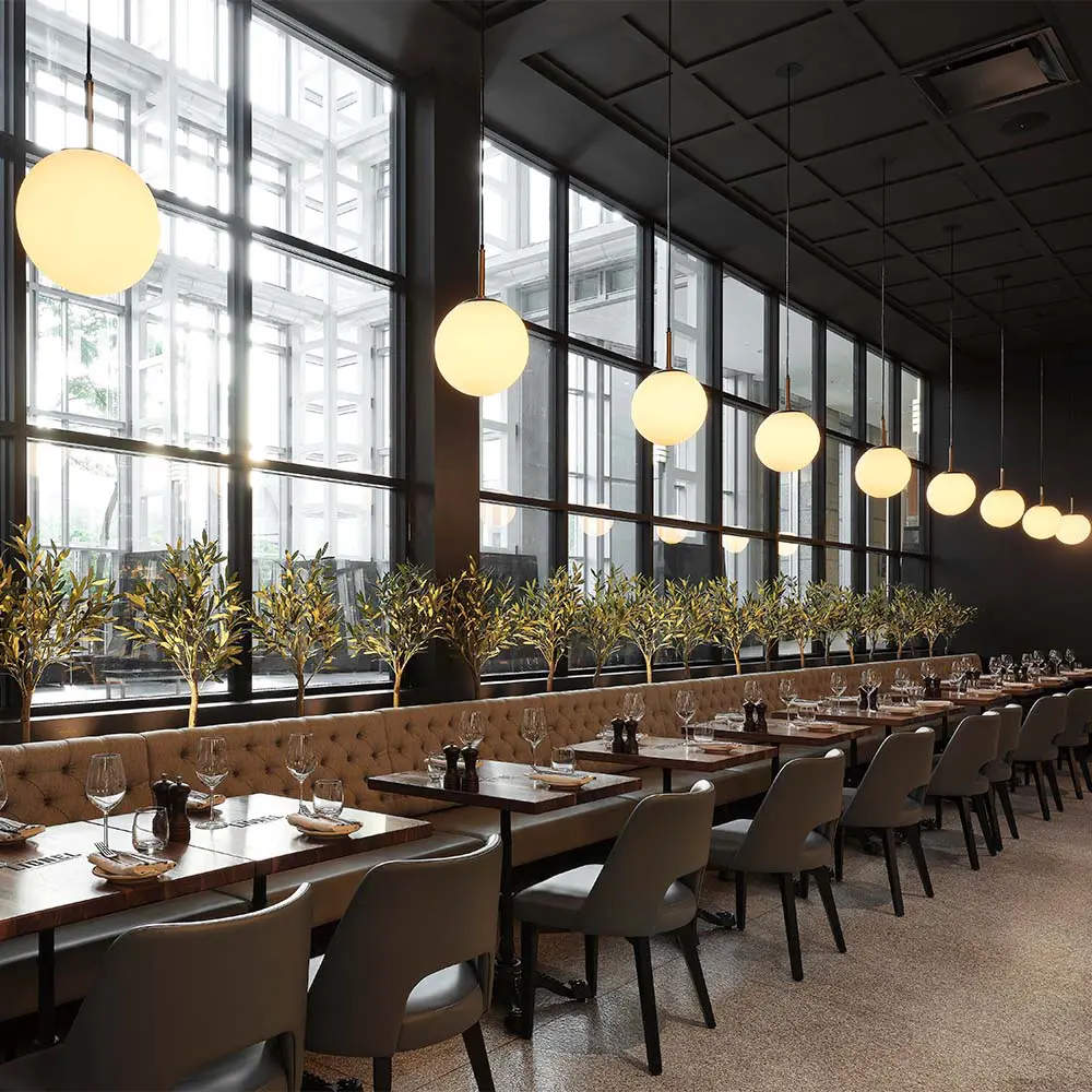 Un restaurante con una decoración ecléctica que revive un edificio de los años 90