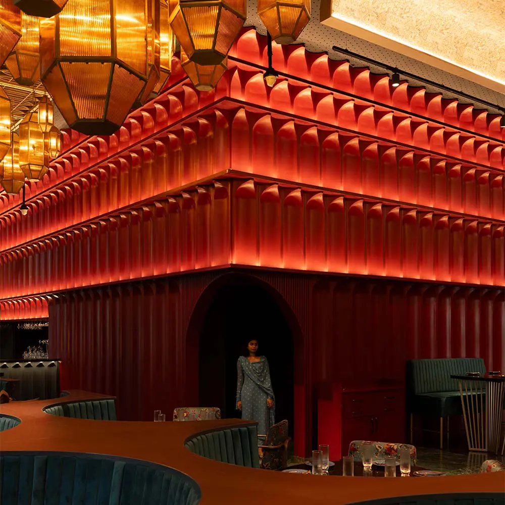 Este restaurante demuestra cómo la iluminación redefine la experiencia en el espacio