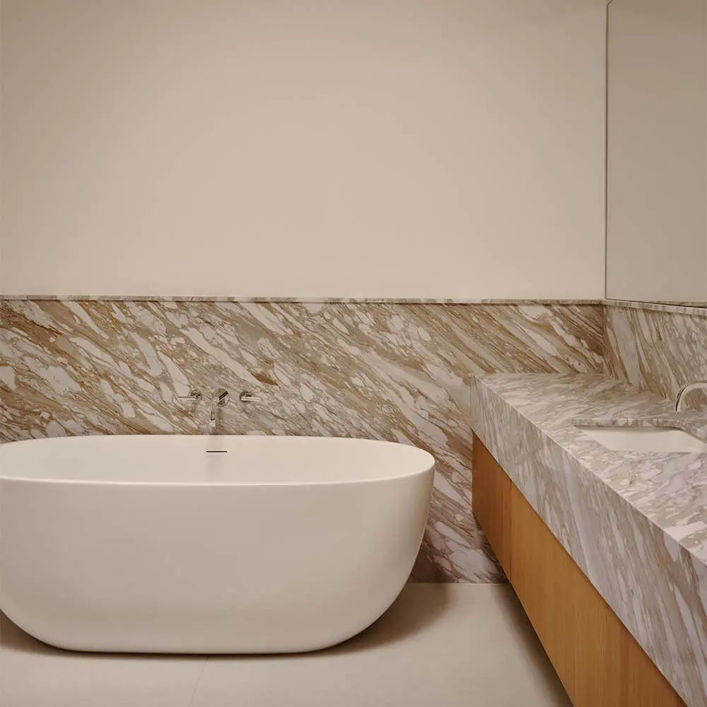 Un ejemplo de cómo modernizar una casa clásica sin perder su esencia