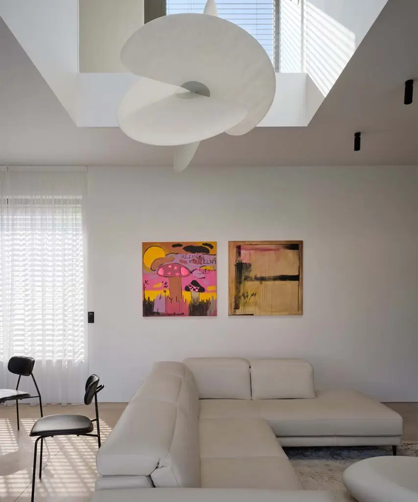 Esta casa demuestra cómo el minimalismo puede transformar la vida en una experiencia luminosa
