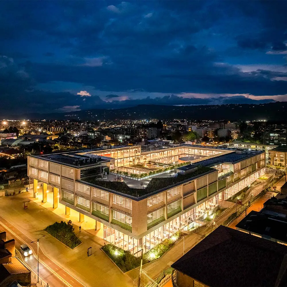Un edificio abierto a la ciudad: transparencia y vida cívica en el cam de chía Un edificio abierto a la ciudad: transparencia y vida cívica en el cam de chía