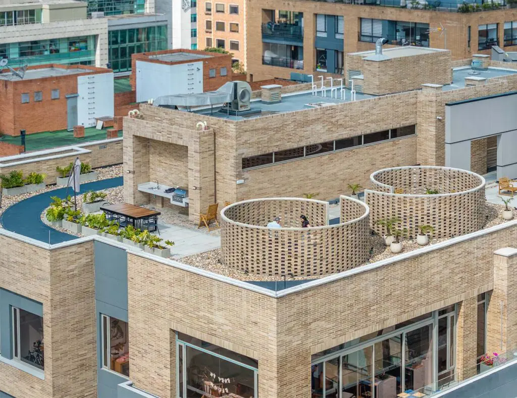 Algunos proyectos que entienden la arquitectura como una responsabilidad urbana Algunos proyectos que entienden la arquitectura como una responsabilidad urbana