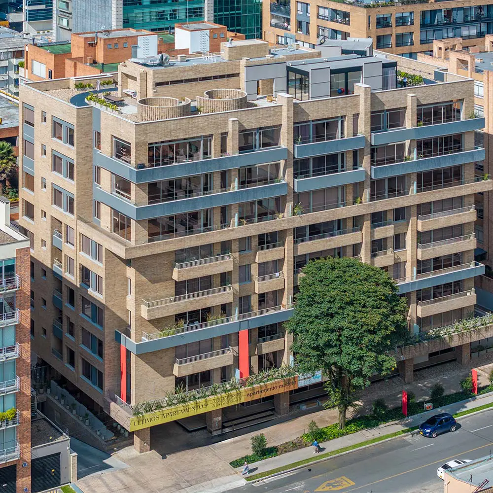 Algunos proyectos que entienden la arquitectura como una responsabilidad urbana Algunos proyectos que entienden la arquitectura como una responsabilidad urbana