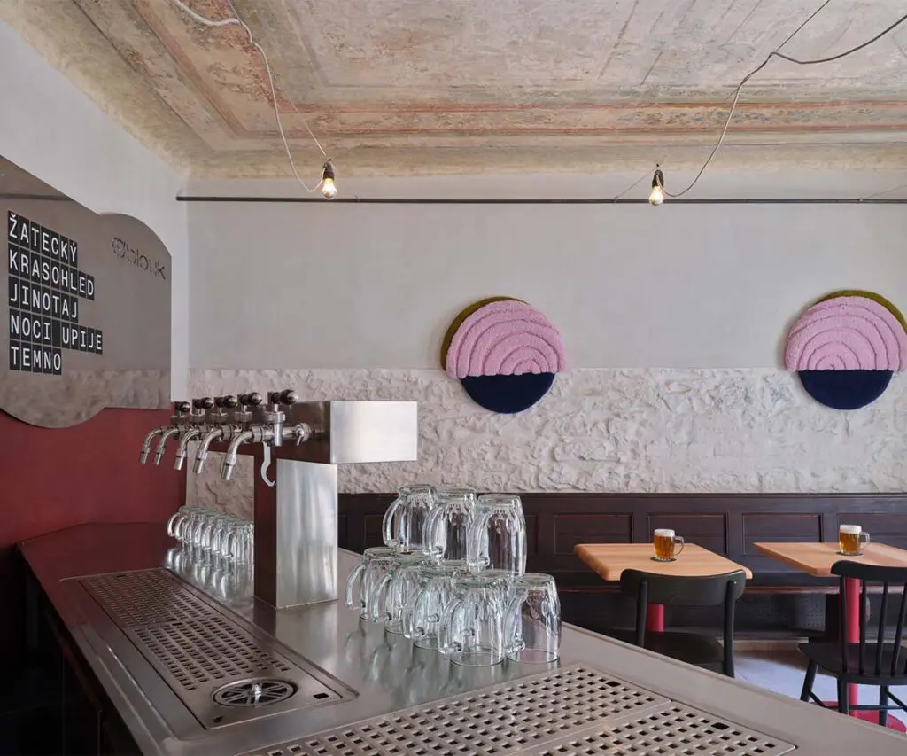 Una vivienda en ruinas se transformó en una casa-bar construida desde la reutilización