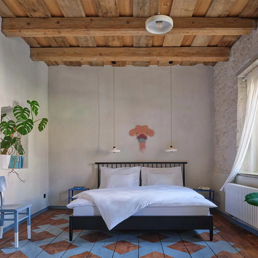Una vivienda en ruinas se transformó en una casa-bar construida desde la reutilización