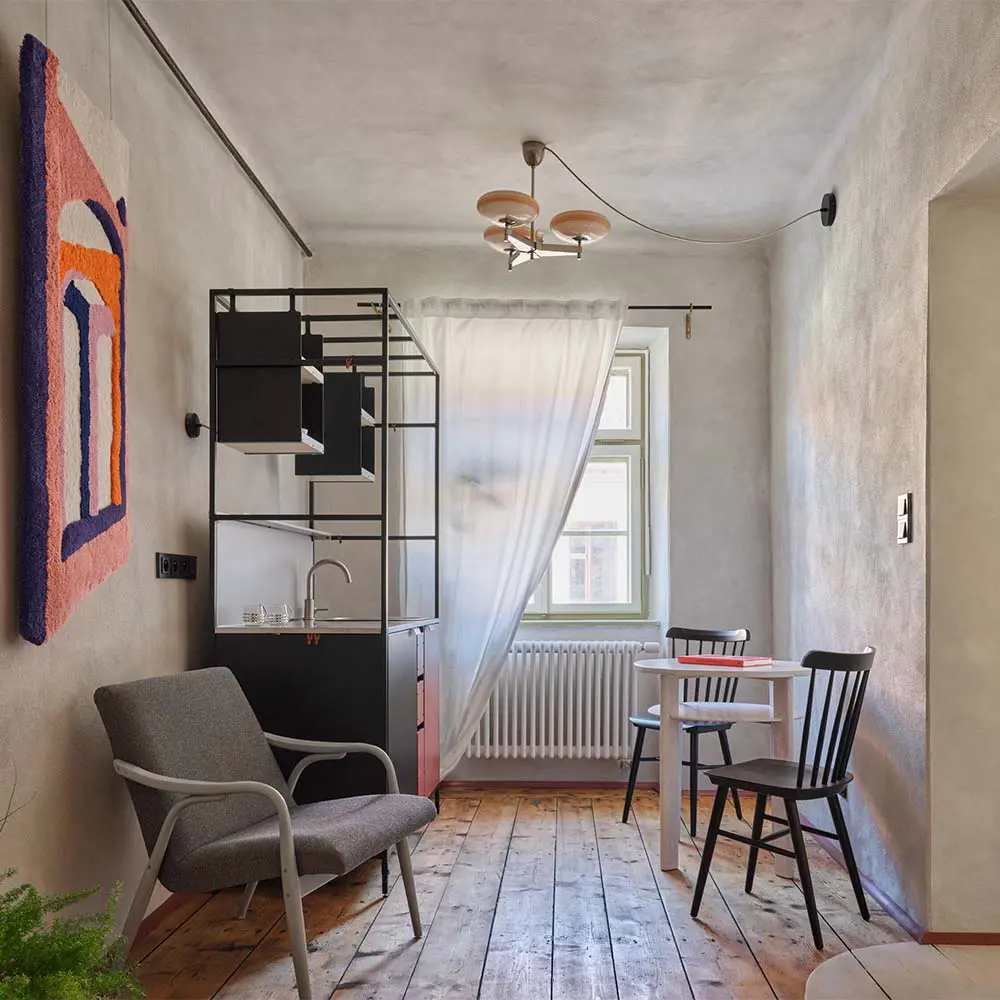 Una vivienda en ruinas se transformó en una casa-bar construida desde la reutilización