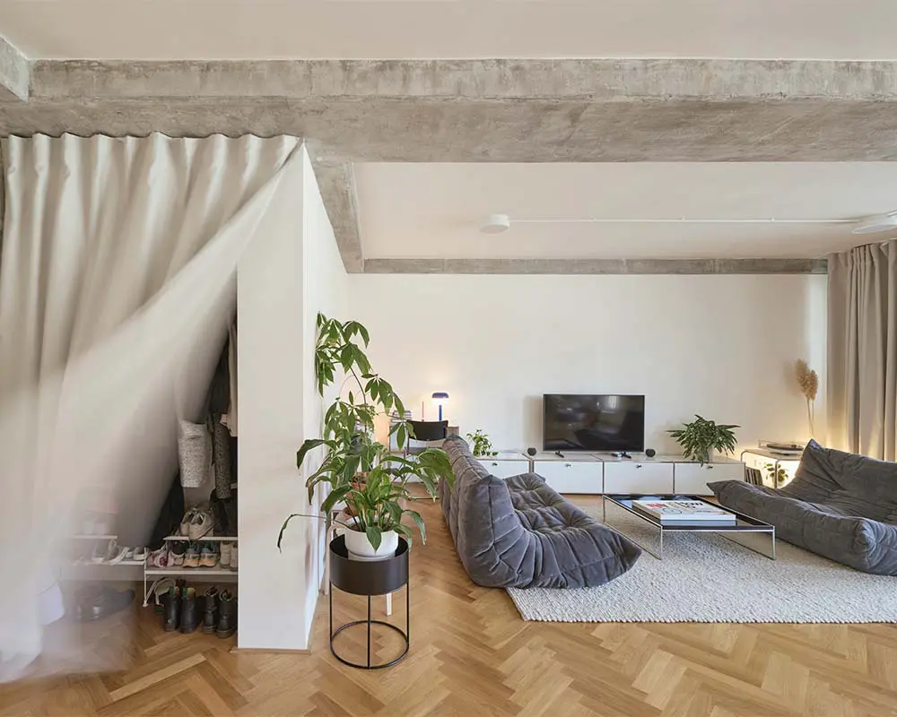 El diseño de un apartamento crudo, abierto, flexible y libre