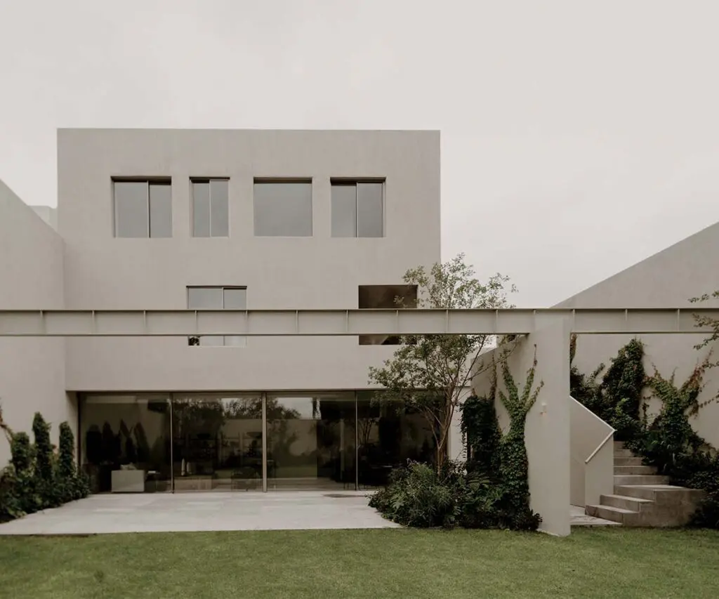 Una casa en méxico diseñada para que el paisaje sea el protagonista