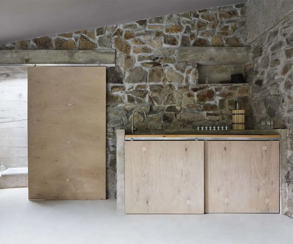 La renovación de esta casa de verano tiene como virtud la sencillez