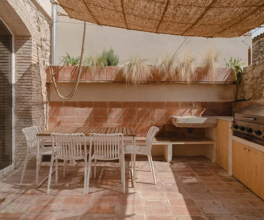La transformación de una carpintería en un hogar lleno de luz y memoria La transformación de una carpintería en un hogar lleno de luz y memoria