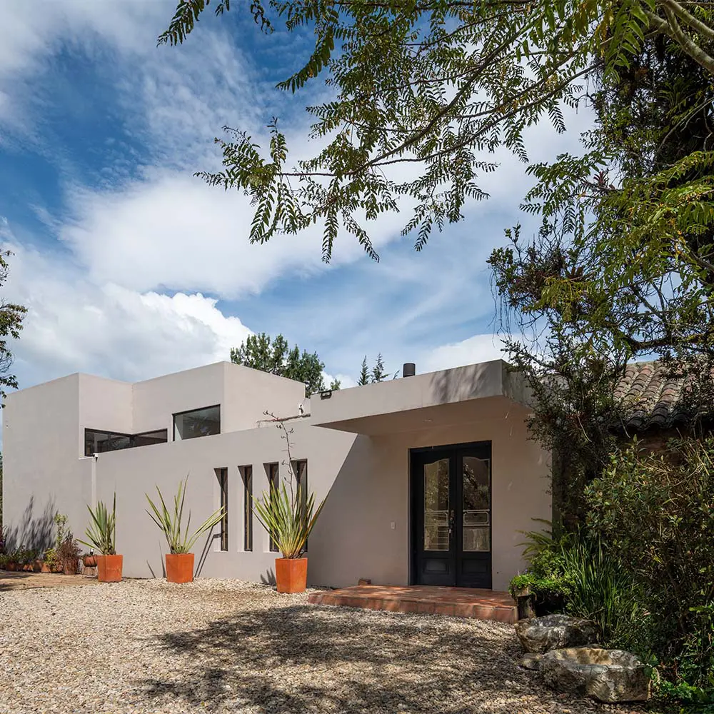 Una reforma arquitectónica que revela la memoria material de una finca en subachoque