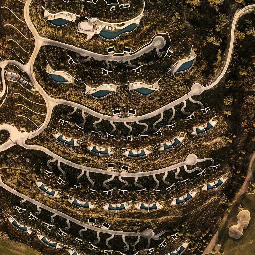 El resort de lujo en grecia que redefine el bienestar a través de la arquitectura y la sostenibilidad