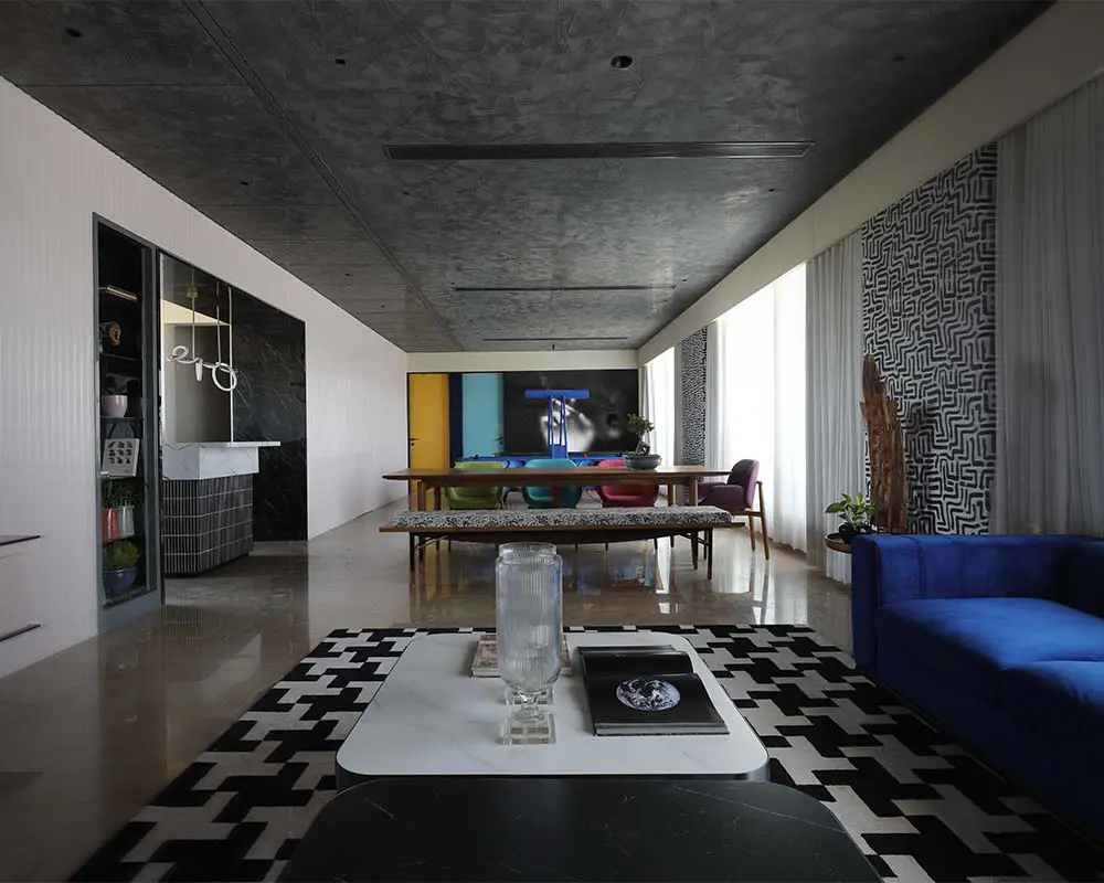 Olvide el minimalismo: así es el apartamento que apuesta por el exceso de la ‘fiesta radical’