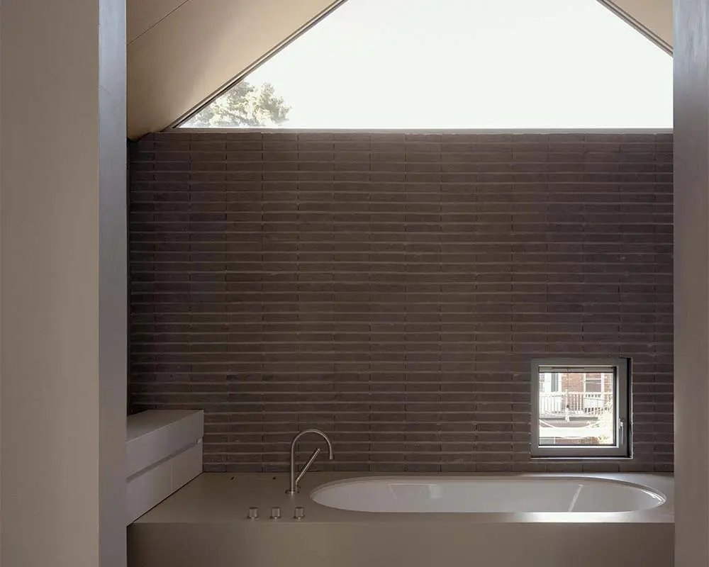 La arquitectura de la luz: una casa que transforma los vacíos en una experiencia