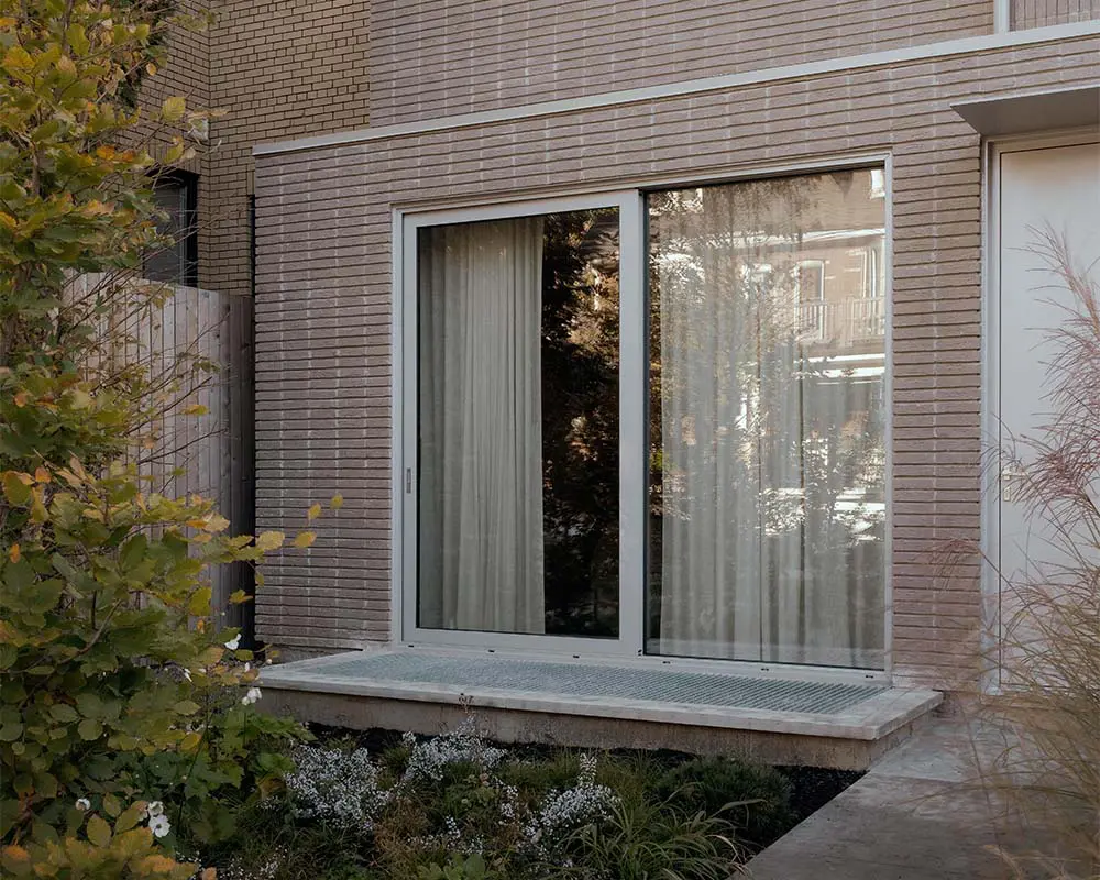 La arquitectura de la luz: una casa que transforma los vacíos en una experiencia