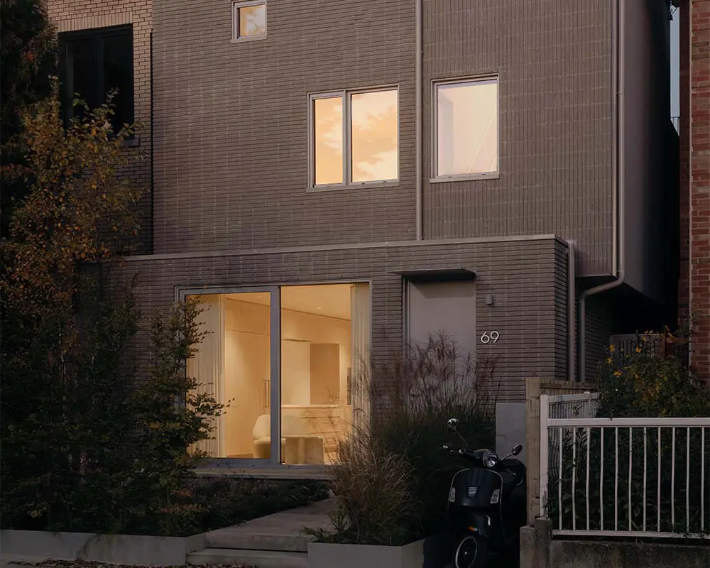 La arquitectura de la luz: una casa que transforma los vacíos en una experiencia