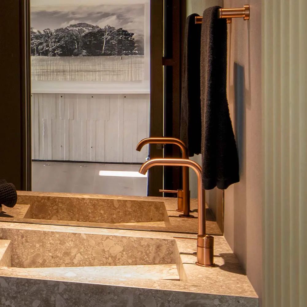 El baño como espacio central: un proyecto en bogotá que demuestra el poder de los materiales y la luz El baño como espacio central: un proyecto en bogotá que demuestra el poder de los materiales y la luz