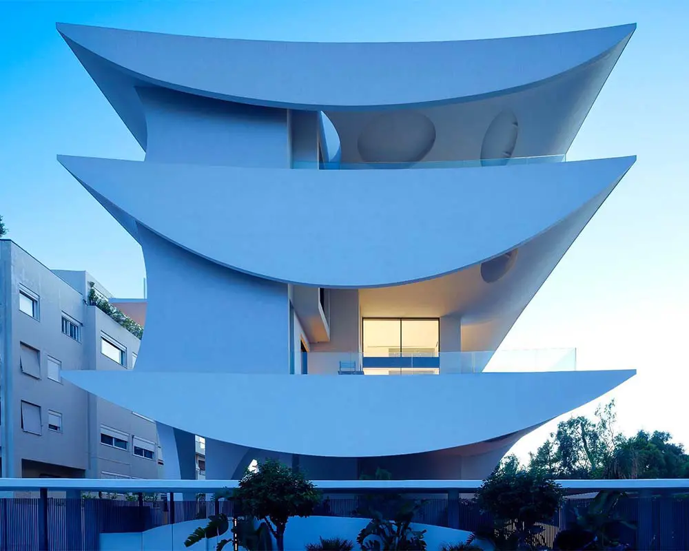 Este edificio en grecia demuestra cómo la arquitectura puede aprovechar el sol, la luz y el clima Este edificio en grecia demuestra cómo la arquitectura puede aprovechar el sol, la luz y el clima