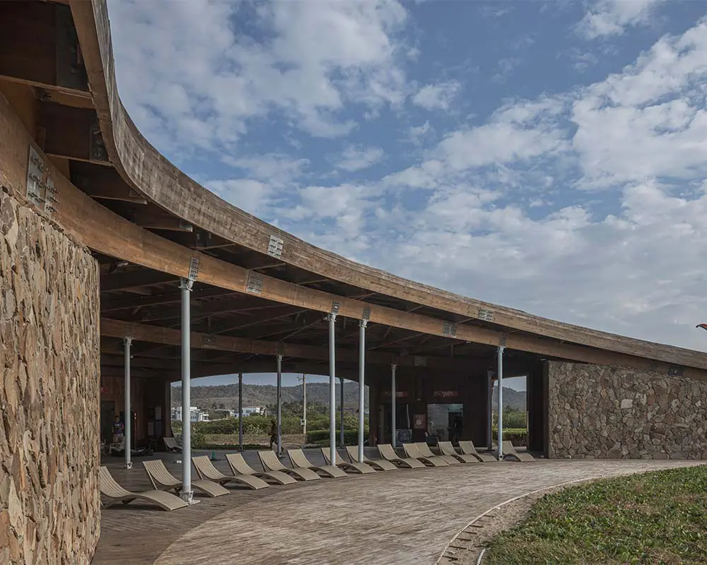 Un pabellón costero que convierte el paisaje del caribe colombiano en parte de la arquitectura