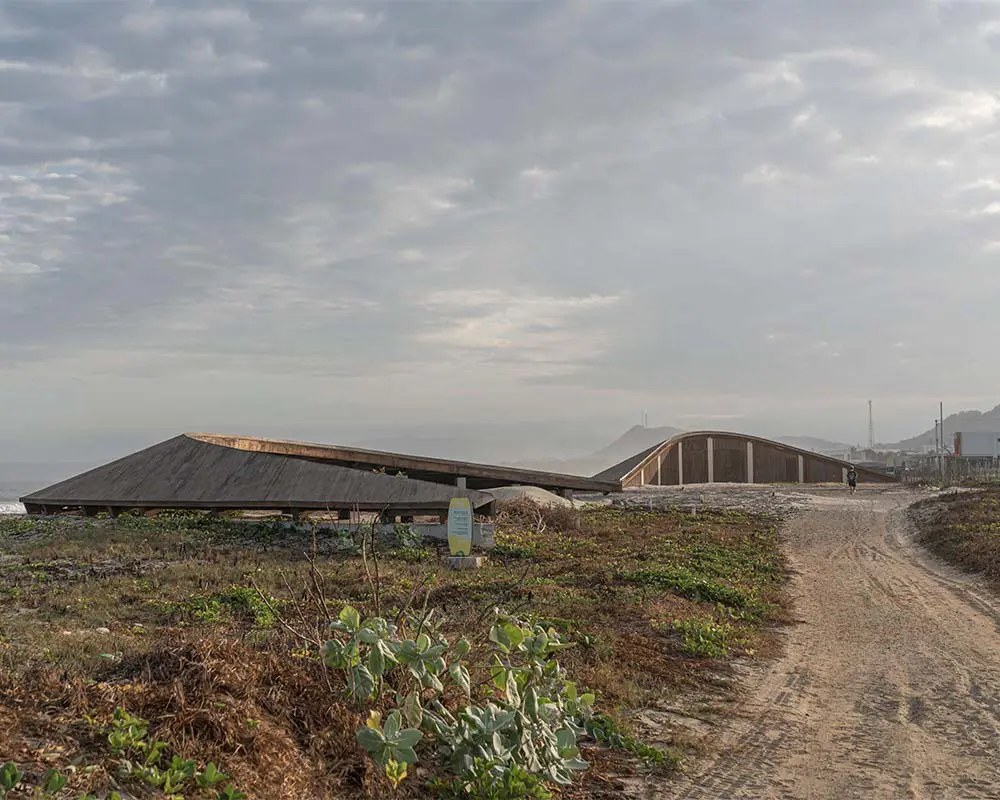 Un pabellón costero que convierte el paisaje del caribe colombiano en parte de la arquitectura