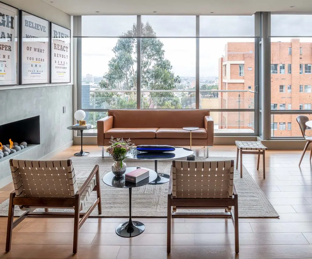 Un apartamento en bogotá donde el arte y los objetos cuentan la historia de quienes lo habitan