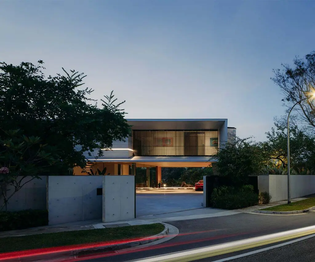 Una casa colombiana en el trópico asiático: arquitectura guiada por el clima, la luz y el paisaje