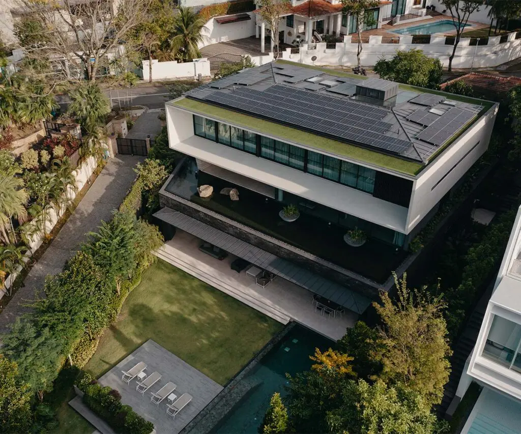 Una casa colombiana en el trópico asiático: arquitectura guiada por el clima, la luz y el paisaje