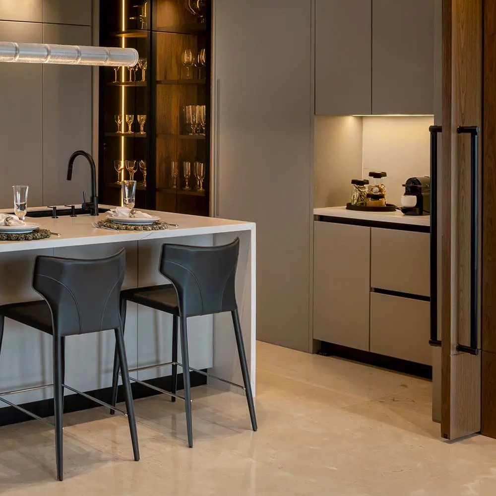 Cocinar, conversar y mantener la calma: una cocina diseñada para habitar el movimiento