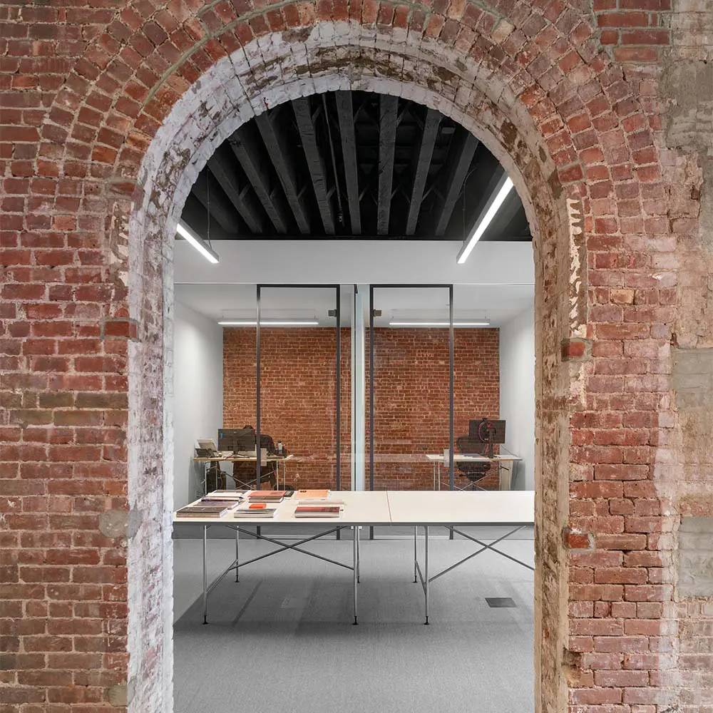 Conozca cómo se transformó un edificio industrial de nueva york en una sede para el arte Conozca cómo se transformó un edificio industrial de nueva york en una sede para el arte