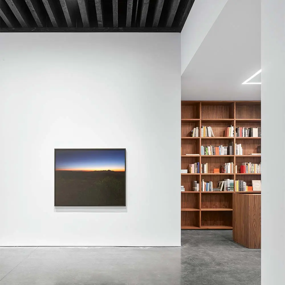 Conozca cómo se transformó un edificio industrial de nueva york en una sede para el arte Conozca cómo se transformó un edificio industrial de nueva york en una sede para el arte