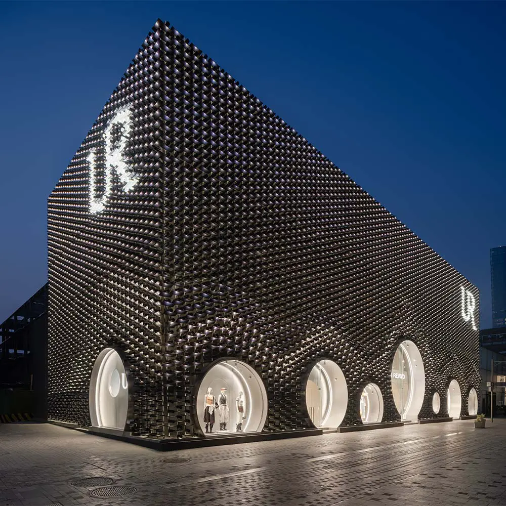 Así es como se convirtió la fachada del edificio urban revivo en una gran vitrina