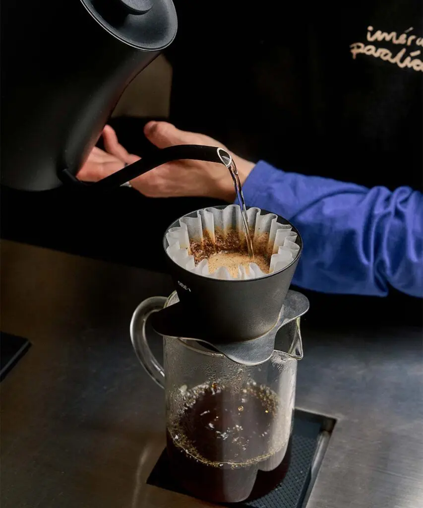 Un café en bogotá que transforma un pequeño local de chapinero alto en una experiencia cotidiana Un café en bogotá que transforma un pequeño local de chapinero alto en una experiencia cotidiana