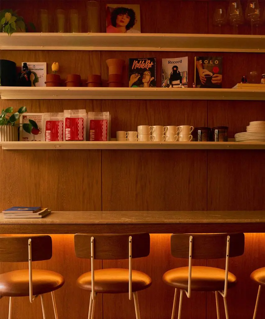 Un café en bogotá que transforma un pequeño local de chapinero alto en una experiencia cotidiana Un café en bogotá que transforma un pequeño local de chapinero alto en una experiencia cotidiana