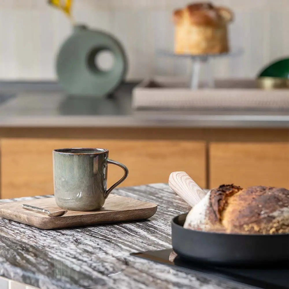 Una cocina abierta y luminosa: estos son los materiales y las texturas que construyen calidez Una cocina abierta y luminosa: estos son los materiales y las texturas que construyen calidez