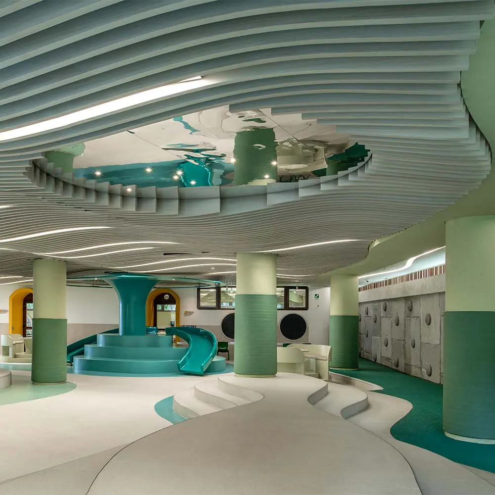 Un bosque para aprender y descubrir: el nuevo edificio del colegio gimnasio los cerros en bogotá