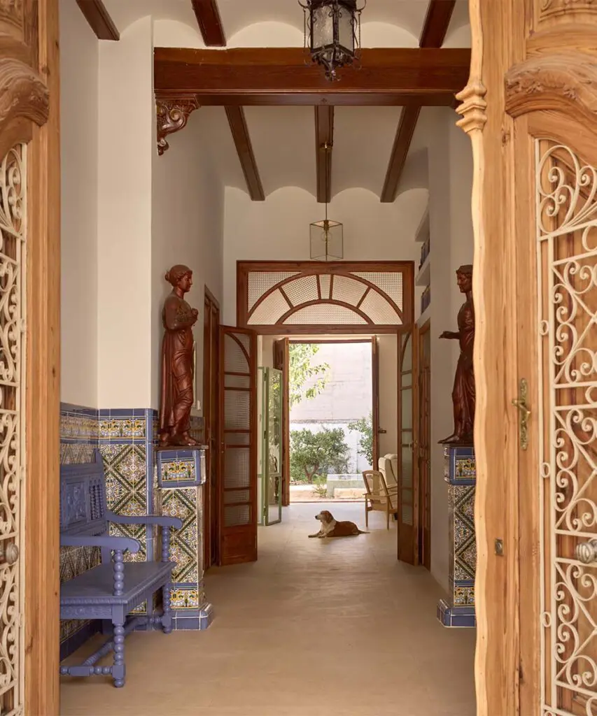 La renovación de una casa familiar en españa que conecta ocho décadas de memoria La renovación de una casa familiar en españa que conecta ocho décadas de memoria