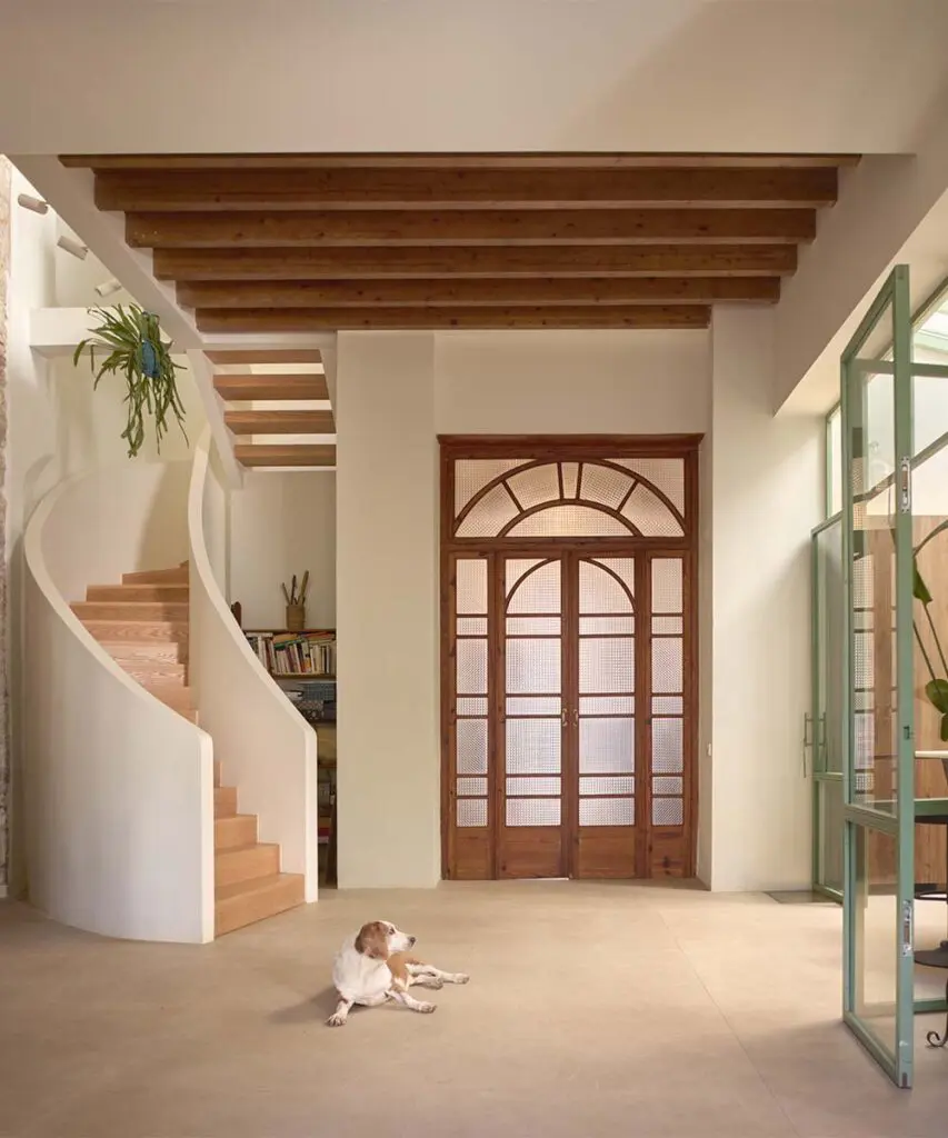 La renovación de una casa familiar en españa que conecta ocho décadas de memoria La renovación de una casa familiar en españa que conecta ocho décadas de memoria