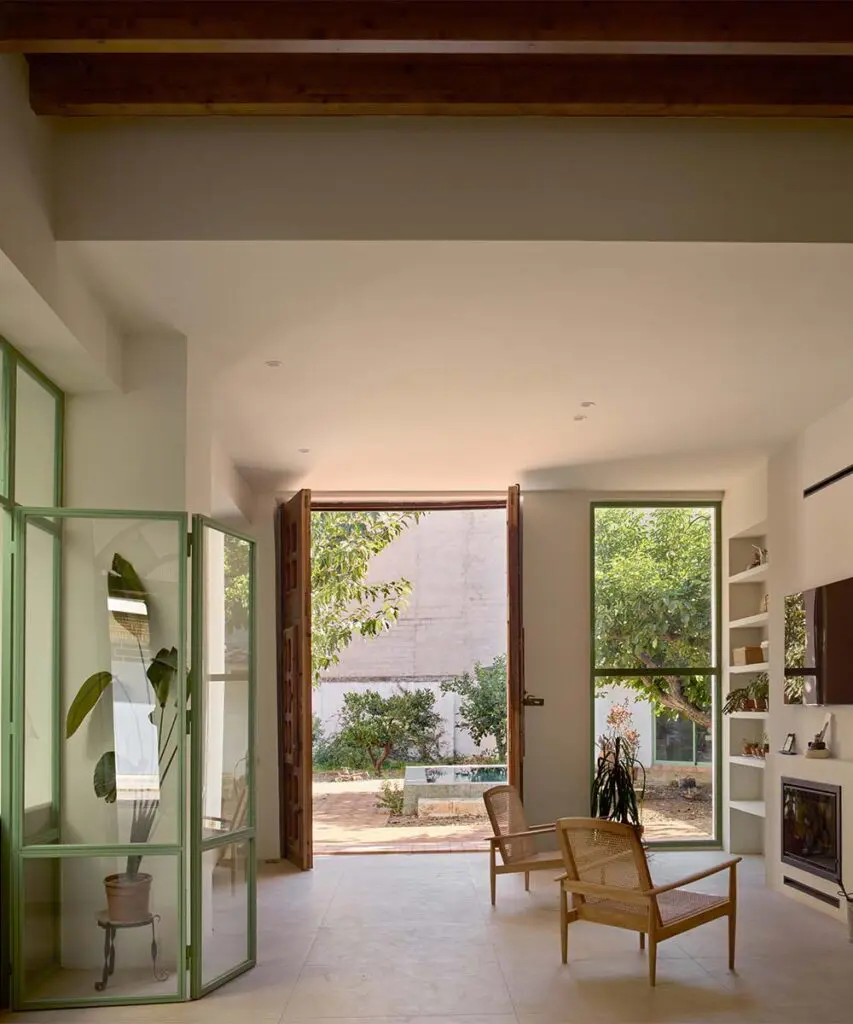 La renovación de una casa familiar en españa que conecta ocho décadas de memoria La renovación de una casa familiar en españa que conecta ocho décadas de memoria