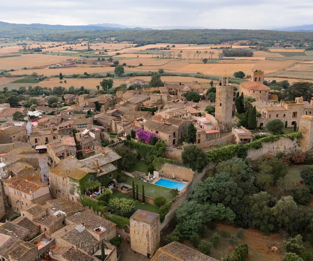 Descubra una masía catalana del siglo xv: un viaje por la arquitectura de casa rufina