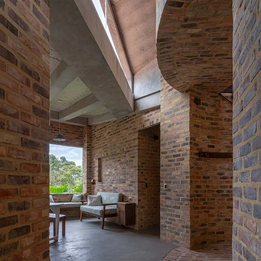 Quiebres, cubiertas y un cilindro de ladrillo: así se configura esta casa en cundinamarca Quiebres, cubiertas y un cilindro de ladrillo: así se configura esta casa en cundinamarca