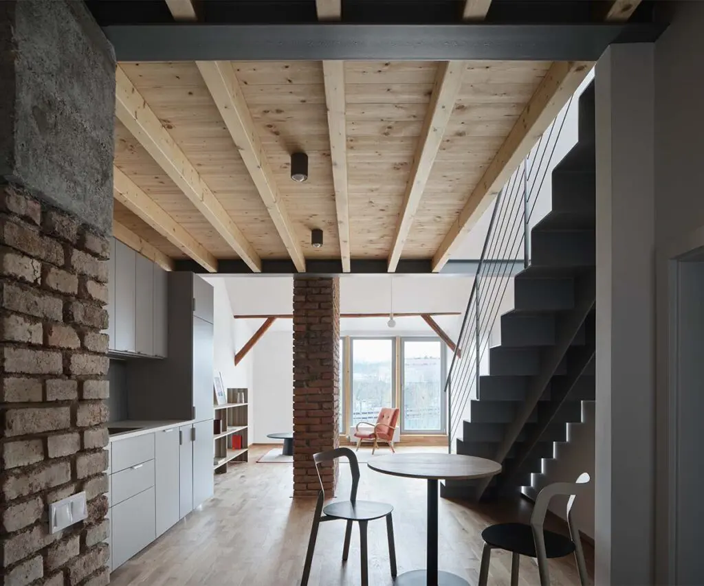 Una nueva vida para un edificio: cuatro sorprendentes apartamentos en praga