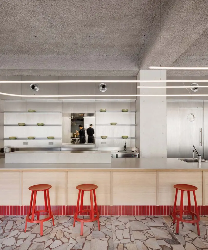 Un restaurante que transforma su arquitectura según el momento del día