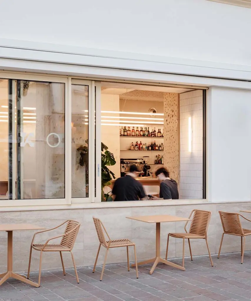 Un restaurante que transforma su arquitectura según el momento del día
